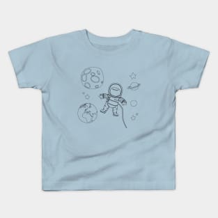 Lil' Cartoon Spaceman Chibi Astronaut Lineart Kids T-Shirt